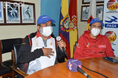 Presentación. Juan Chocho (i) y Claudio durante el anuncio oficial.