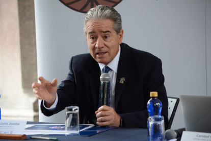 El ministro de Salud, Juan Carlos Zevallos, hizo el anuncio en una rueda de prensa desde Carondelet.