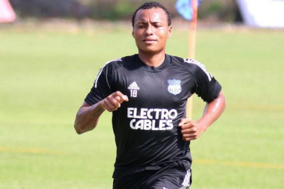 Jefferson Caicedo, ofensivo azul, espera la oportunidad para actuar en el equipo titular.