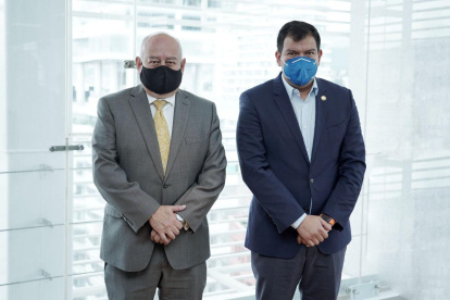 Mauricio Pozo, ministro de Finanzas, y César Litardo, presidente de la Asamblea Nacional, se reunieron este 4 de marzo de 2021.