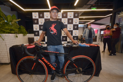 Jonathan Caicedo aprovechó para presentar también al Team JC

 Quito 05 de Marzo de 2021 Agencia(ag-extra ag-expreso-ag-quito)