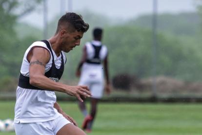 Michael Hoyos, exGuayaquil City, no podrá actuar porque todavía no están listos sus documentos de nacionalización.