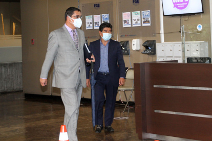 El alcalde de Quito, Jorge Yunda, rindió versión en la Fiscalía por el caso de la compra de pruebas PCR.