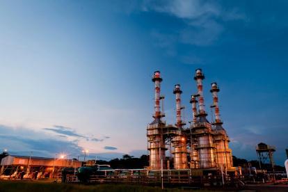 Petroecuador pagará sus deudas con petróleo.