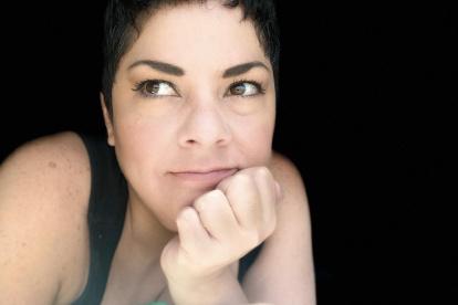 Ampuero nació en 1976. Ha publicado tres obras y varios artículos en diferentes diarios y revistas a nivel mundial.