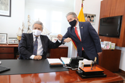 El presidente Lenín Moreno y el exministro de Salud, Juan Carlos Zevallos.