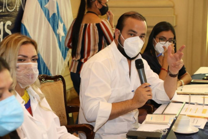 El gobernador Luis Chonillo se reunión con sus pares de Manabí y Santa Elena y con la prefecta Susana González.
