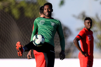 En la imagen, el arquero de la selección ecuatoriana de fútbol, Alexander Domínguez.