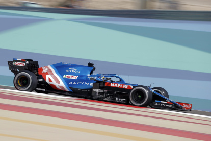 La competencia en Baréin tenía la atención de todos por el regreso de Alonso, pero solo pudo recorrer 33 vueltas.