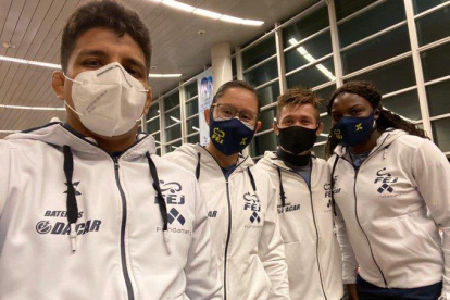 José Romero, entrenador de la Tri (i), junto Estefanía García, Lenín Preciado y Vanessa Chalá, los créditos locales en Turquía.