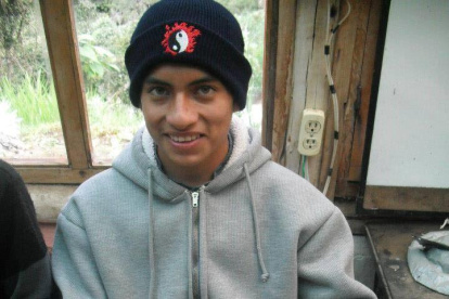 Joel de 25 años en actividades cotidianas.