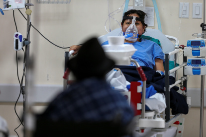 Vista de la unidad de emergencia con pacientes covid-19 del hospital Iess del Sur el 29 de marzo de 2021 en Quito.