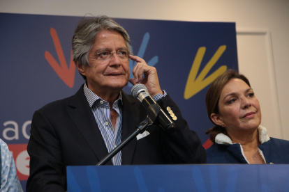 Guillermo Lasso habló con los medios de comunicación nacionales. 


Agencia (ag-extra ag-expreso ag-quito)