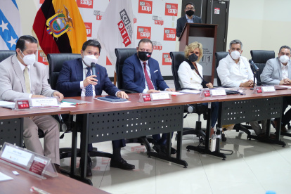 El COE nacional se reunió ayer con la alcaldesa Cynthia Viteri y el presidente de AME, Raúl Delgado.