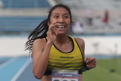 Silvia Ortiz, atleta nacional, se impuso en los 10.000 metros corridos en la pista del estadio Modelo.

Agencia (ag-extra)