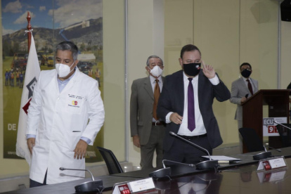 Anuncio. Los miembros del COE anunciaron las restricciones a la movilidad que iniciarán este viernes para 16 provincias.