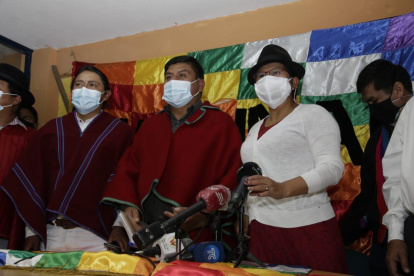 En la rueda de prensa de la dirigencia de Ecuarunari también estuvo presente la subcoordinadora de Pachakutik, Cecilia Velasque.