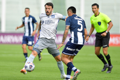 Sebastián Rodríguez, volante de Emelec, intentó generar, pero no lo hizo con frecuencoa en la primera parte.