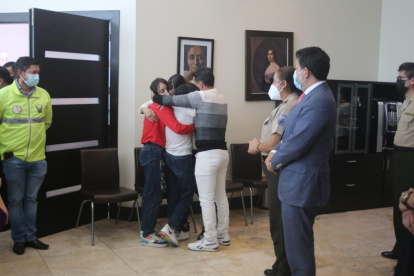 Retorno. Este martes 27 de abril fueron traídas de vuelta al país las dos niñas venezolanas desaparecidas la semana pasada.