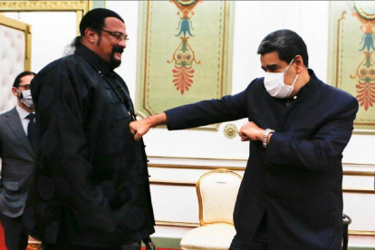La polémica visita de Seagal a Maduro trae consecuencias.
