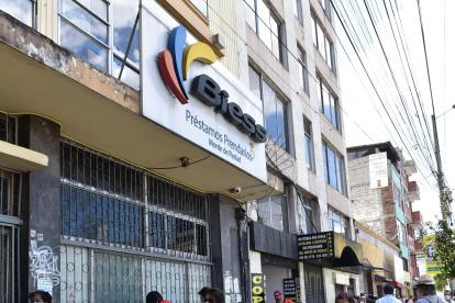 EN LOS EXTERIORES DEL BIESS SE OBSERVA MUCHAS PERSONAS HACIENDO FILA PARA REALIZAR DIFERENTES TRAMITES 



11 de agosto 2020

KARINA DEFAS 

Agencia (ag-expreso ag-extra ag-quito)