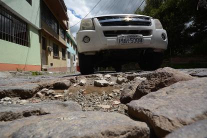 Averías. En el caso de daños a vehículos por caer en baches, la Epmmop cubre daños de un mínimo de $ 200 en adelante. Dos pagos se han tramitado.