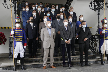 El presidente Lasso se tomó una foto junto con el ministro Monge y los gobernadores.
