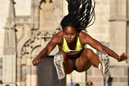 Angulo compite en Europa. Aquí en Leverkusen, Alemania. Es dueña del récord nacional con 6,67 m.