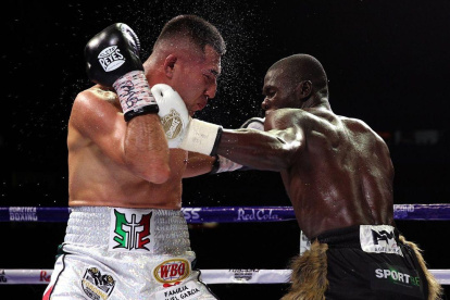 Damián Sosa y Abel Mina (d) disputaron el título latinoamericano superwélter. Authentic calificó como "robo descarado" al fallo de los jueces