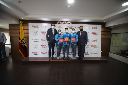 El COE anunció que todos los deportistas recibirán chips para estar conectados, así como sus competencias será transmitidas. En el acto estuvieron presentes los deportistas Mariana Pérez, Jordi Jiménez y Diana Durango.