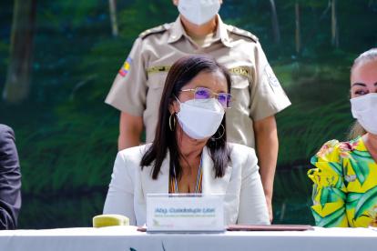 La presidenta de la Asamblea, Guadalupe LLori, participó de la sesión solemne en por  los 37 años de cantonización de Shushufindi.