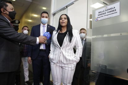 Asambleísta Bella Jiménez durante sus declaraciones sobre las denuncias en su contra.