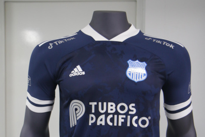 Los eléctricos presentaron su nueva indumentaria.