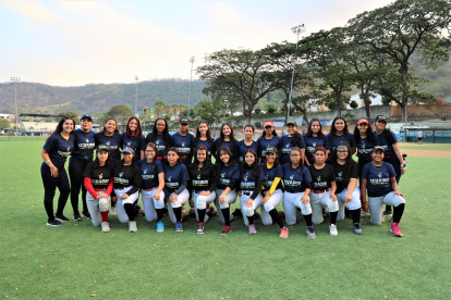 Las jugadoras en una de las sesiones previas de trabajo.