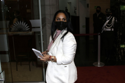 Jiménez se presentó en el pleno y conversó con medios de comunicación antes de la instalación.