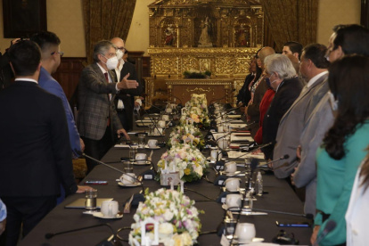 Los legisladores de la ID acudieron al palacio de Carondelet, en Quito, para hablar sobre el subsidios a los combustibles, el plan de desarrollo económico y más.