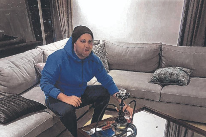 Israelí. Shy Dahan, alias Tom, de 40 años, en un edificio rentado en Quito. La fotografía es de su celular.