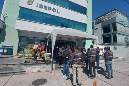 COMO PARTE DE UNA INVESTIGACIÓN PREVIA POR PRESUNTO PECULADO EN LA COMPRA, CON SUPUESTO SOBREPRECIO, DE PRUEBAS PARA COVID-19, SE ALLANÓ EL EDIFICIO DEL INSTITUTO DE SEGURIDAD SOCIAL DE LA POLICÍA (ISSPOL) |