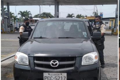 Vehículo abandonado en la gasolinera PDV