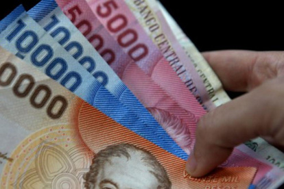 El peso chileno cae frente al dólar luego del triunfo del izquierdista Boric