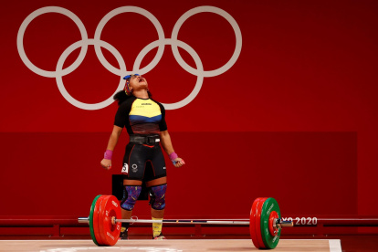 Neisi Dajomes en 2021 fue la primera mujer en colgarse una medalla de oro en Juegos Olímpicos en la historia del país. Detrás de ella hay un ejército de halteristas que deben sobresalir este año, entre ellas Tamara Salazar, plata en Tokio y la hermana de Neisi, Anggie Palacios.