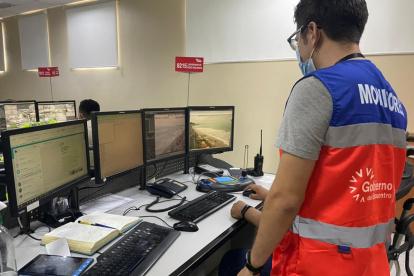 El COE Provincial de Galápagos continúa reunido evaluando el evento originado en la isla de Tonga; el 
@ECU911_
 realiza el monitoreo respectivo a las costas ecuatorianas y el personal de 
@Riesgos_Ec
 da el soporte necesario en territorio.