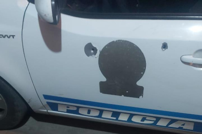 No hubo víctimas; sin embargo, un patrullero policial fue baleado. Los delincuentes huyeron por el río.