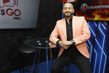 Santiago sostiene que rara vez se equivoca en la información que ofrece en Calientitos.