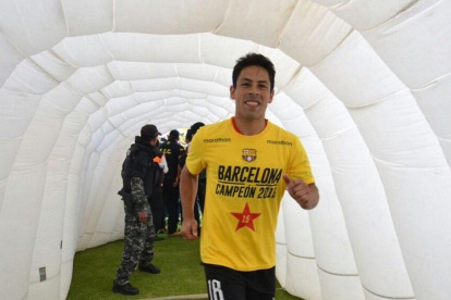 Matías Oyola logró tres campeonatos con la camiseta de Barcelona.