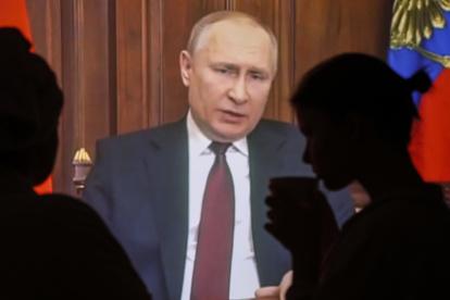 El presidente de Rusia, Vladimir Putin, anunció hoy el comienzo de una operación militar en este de Ucrania para proteger a las personas de "abusos y del genocidio" del Gobierno ucraniano desde hace ocho años.