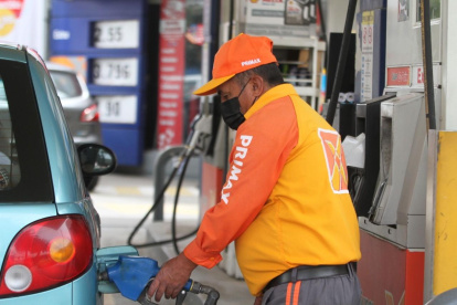 El precio de gasolina súper se actualiza el 12 de cada mes, según el precio del petróleo.