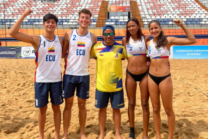 Bryan Cordero y Damián Recalde, así como Valeska Chérrez, Silvia Salvatierra, junto a su entrenador, tras las paradas sudamericanas.