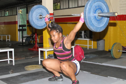 Jéssica Palacios, con 16 años y pesista, será la abanderada por su tricampeonato panamericano sub-15 y plata y bronce sub-17.