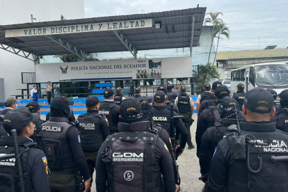 Uniformados de la Policía Nacional participaron de operativos en conjunto con militares durante el estado de excepción.